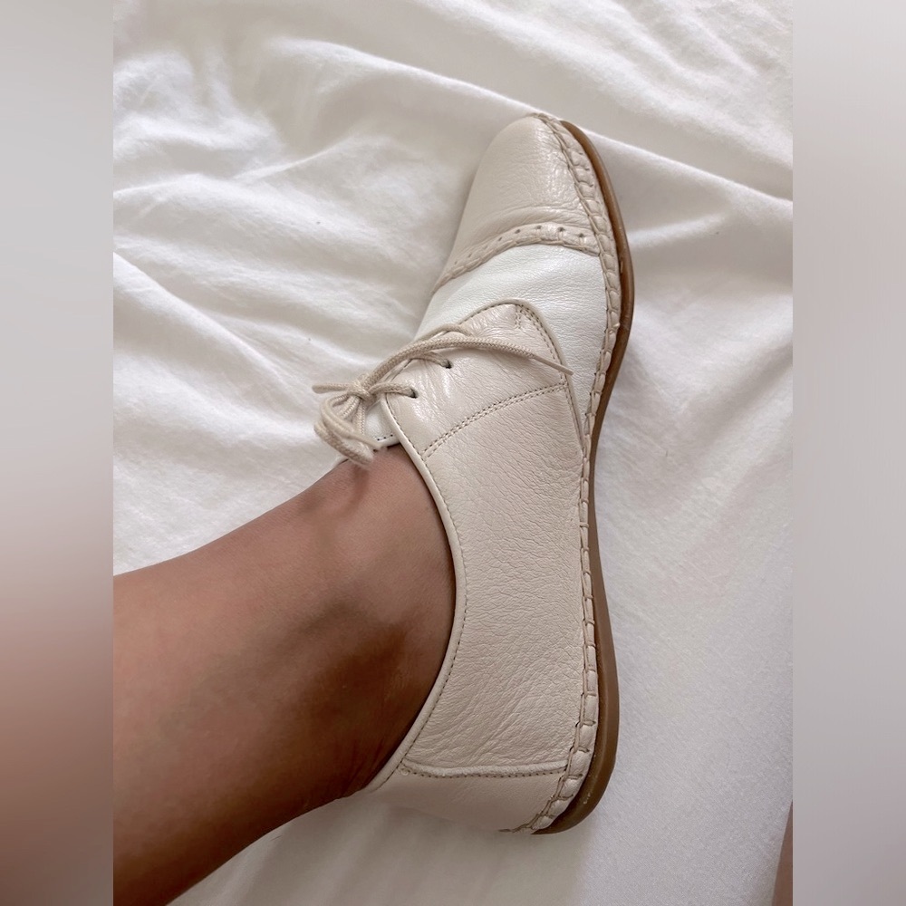 Cole Haan Women's White and Cream Oxfords size 7.5